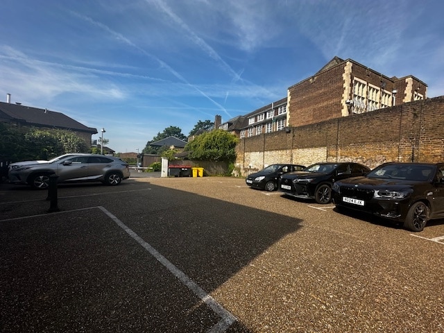 287 Regents Park Rd, London for lease - Building Photo - Image 3 of 3