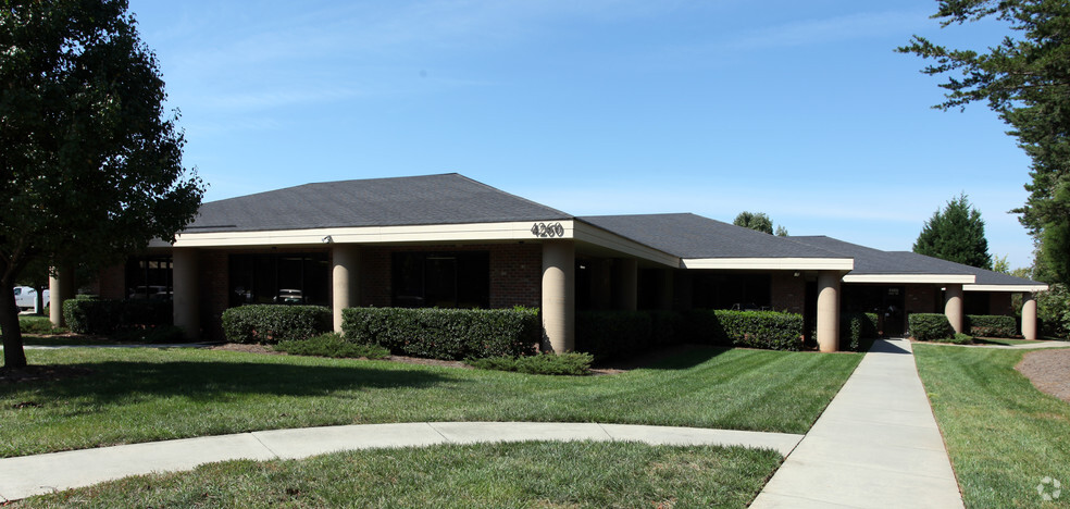 4260 Piedmont Pky, Greensboro, NC for lease - Primary Photo - Image 1 of 24