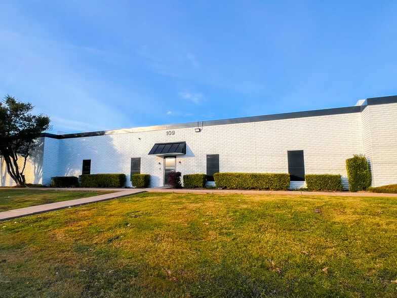 209 S Kirby St, Garland, TX for lease - Building Photo - Image 3 of 11