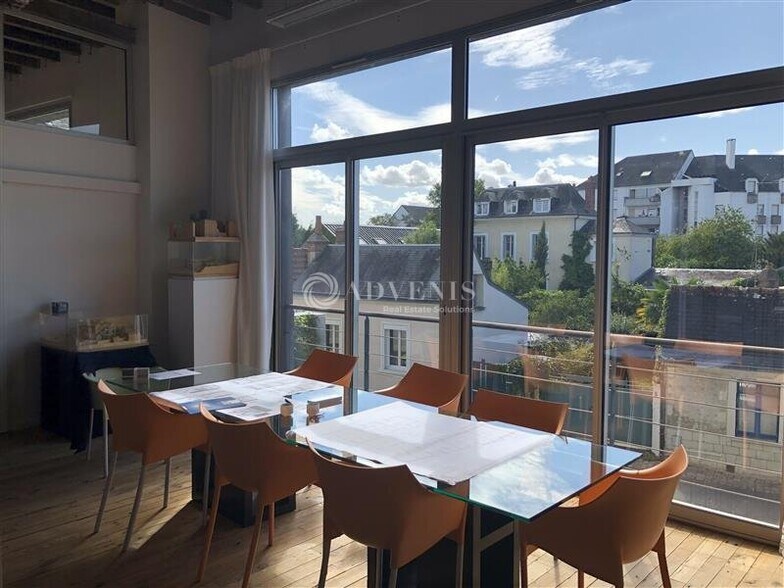 Office in La Riche for sale - Interior Photo - Image 2 of 12