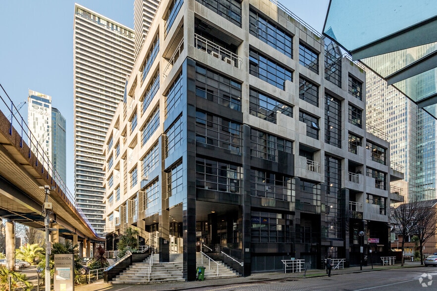 Admirals Way, London for sale - Building Photo - Image 2 of 23