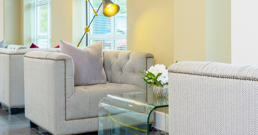 Holyrood Close, Poole for lease - Interior Photo - Image 3 of 7