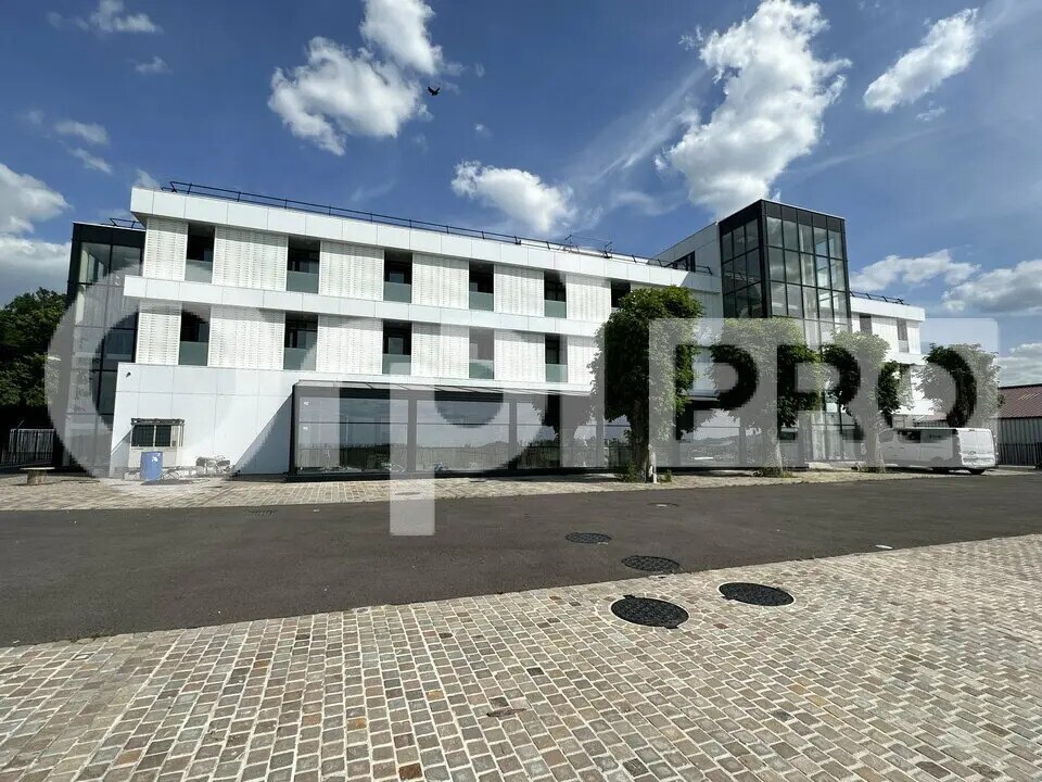 Flex in Isles-lès-Villenoy for sale Building Photo- Image 1 of 13