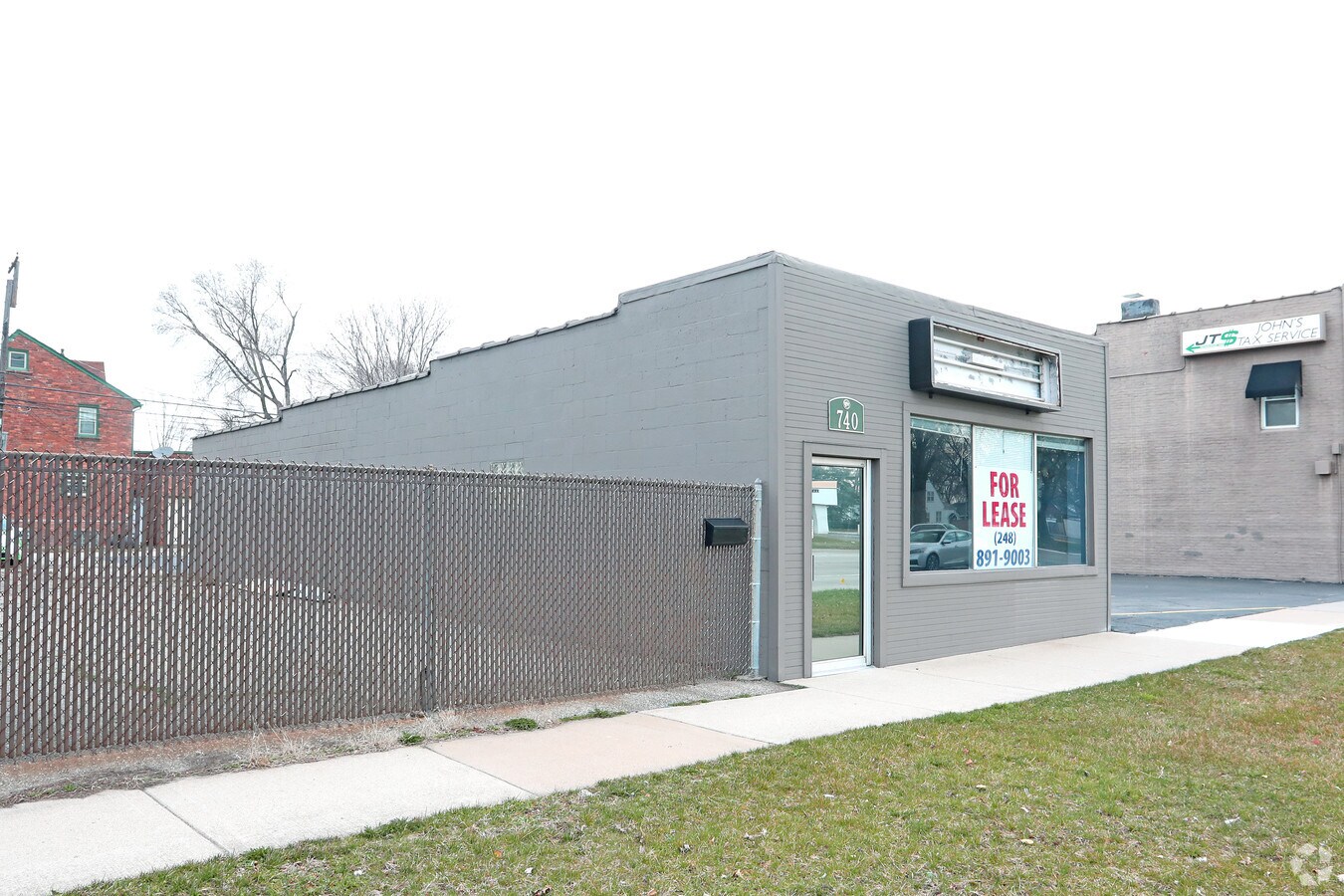 740 W 11 Mile Rd, Madison Heights, MI 48071