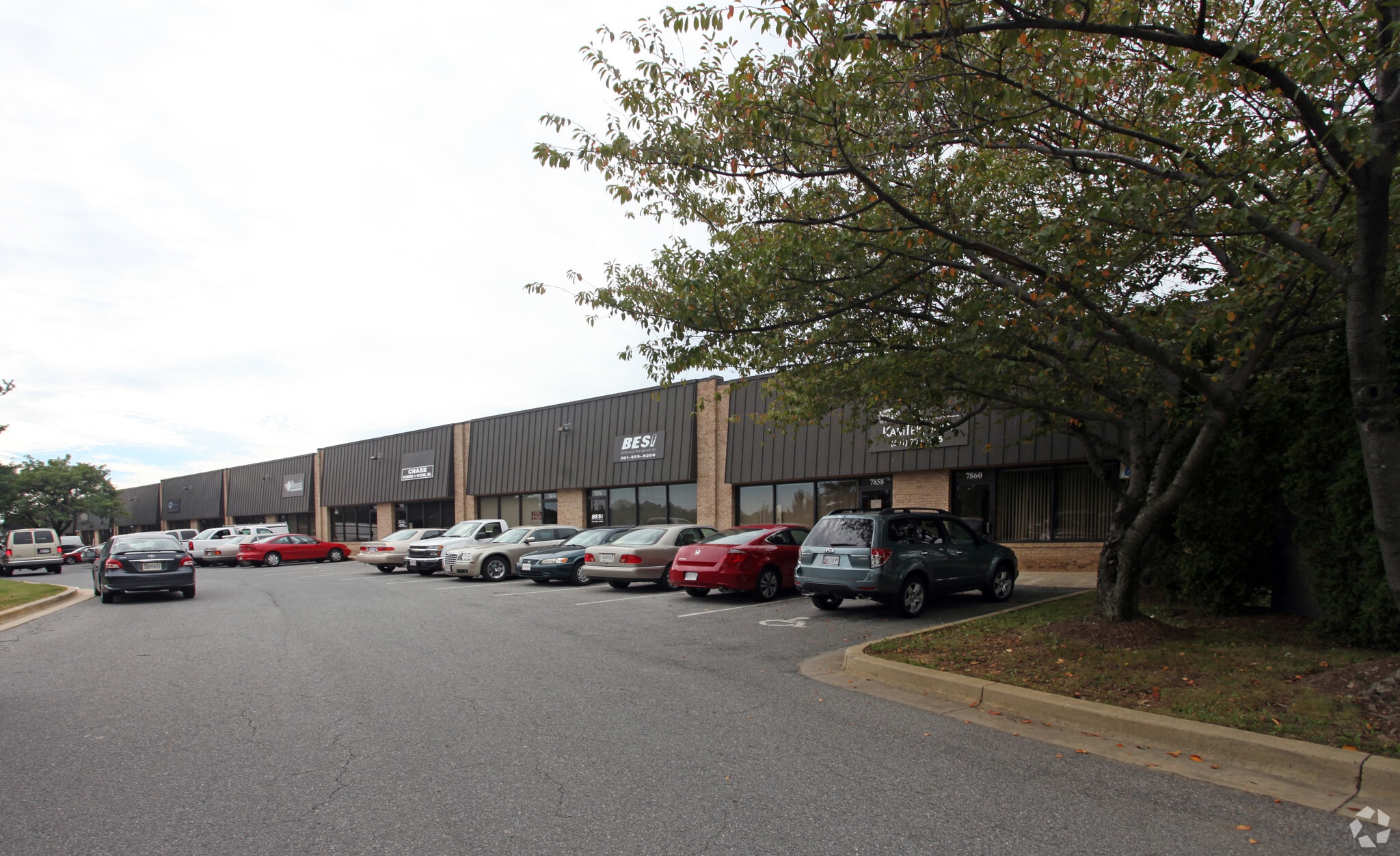 7822-7860 Beechcraft Ave, Gaithersburg, MD for lease Primary Photo- Image 1 of 12
