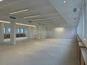 Office in Paris for lease Interior Photo- Image 1 of 5