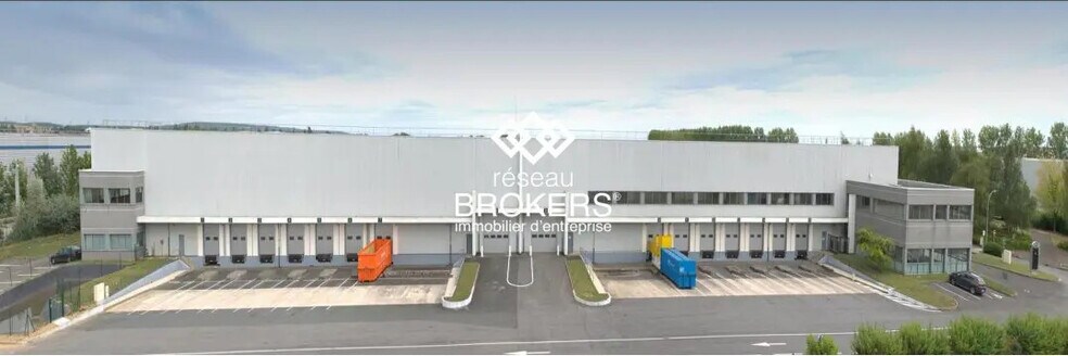 Industrial in Compans for lease - Building Photo - Image 1 of 17