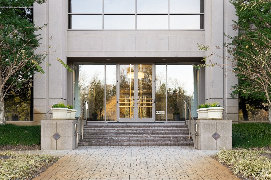 500 Colonial Center Pky, Roswell, GA for lease - Building Photo - Image 2 of 11