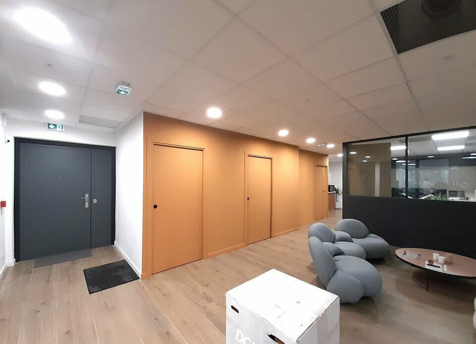 Office in Nice for lease Interior Photo- Image 1 of 13