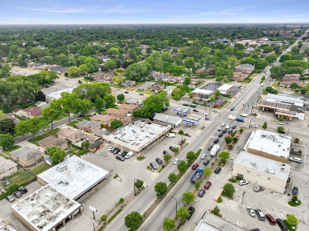 3921-3925 W Touhy Ave, Lincolnwood, IL 60712 - Retail for Lease | LoopNet