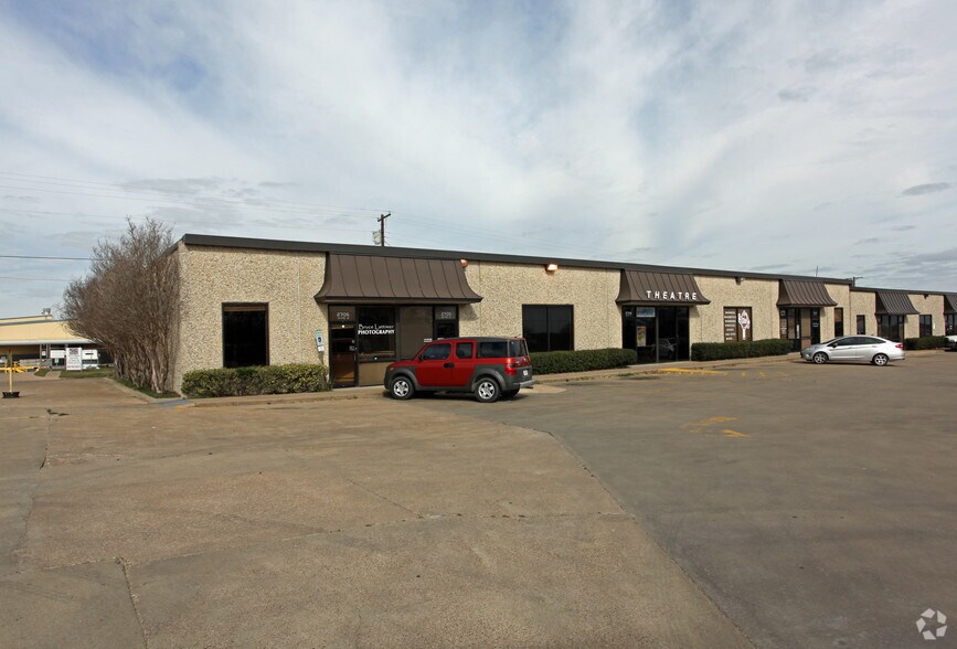 2705 N Kaufman St, Ennis, TX 75119