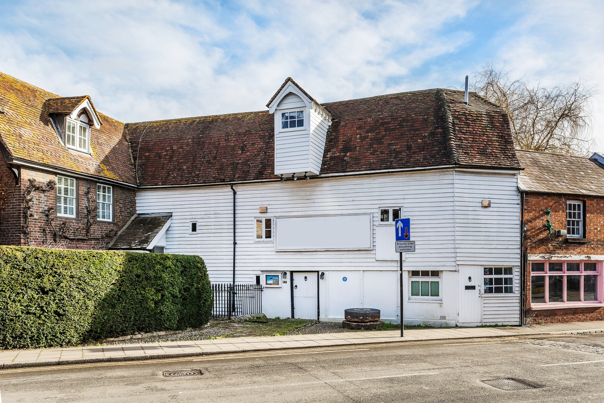 87 High St, Edenbridge for sale Primary Photo- Image 1 of 5