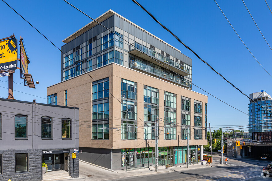 1205 Queen St W, Toronto, ON for lease - Primary Photo - Image 1 of 9