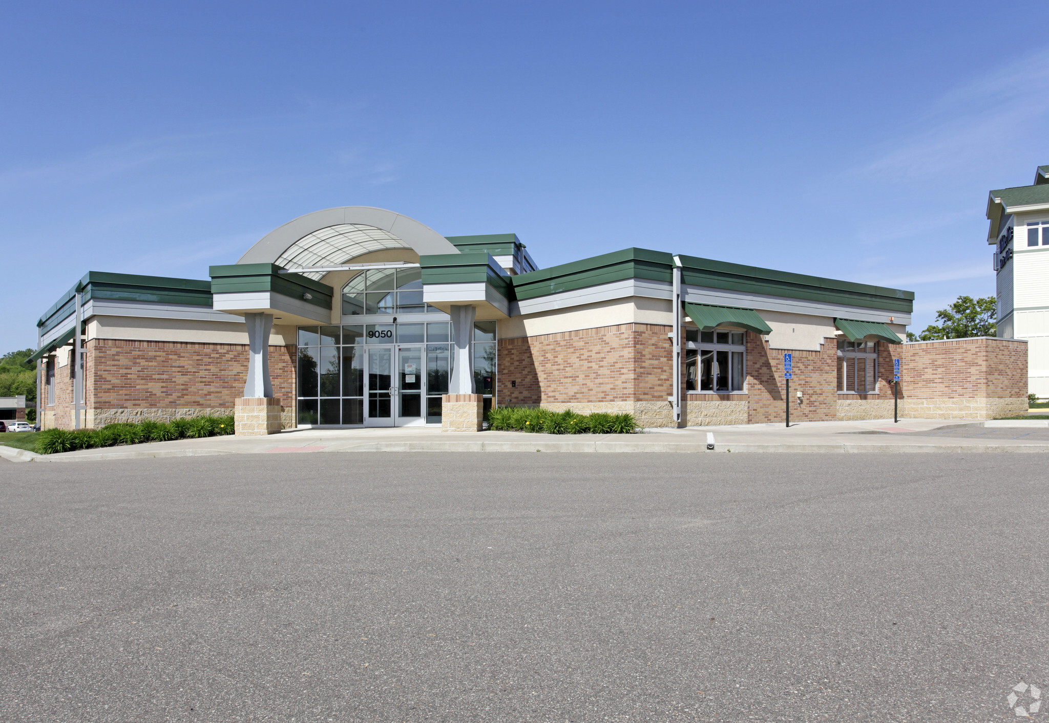 9050 Buchanan Trl, Inver Grove Heights, MN for sale Primary Photo- Image 1 of 1