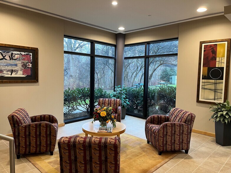 7061 Deepage Dr, Columbia, MD for lease - Lobby - Image 2 of 10