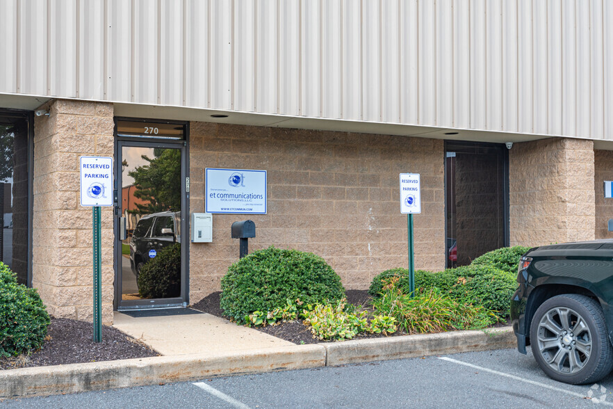 256-284 Quigley Blvd, New Castle, DE for lease - Building Photo - Image 3 of 8