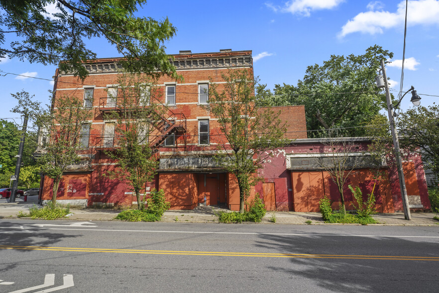 558 Madison Ave, Albany, NY for sale - Building Photo - Image 3 of 19