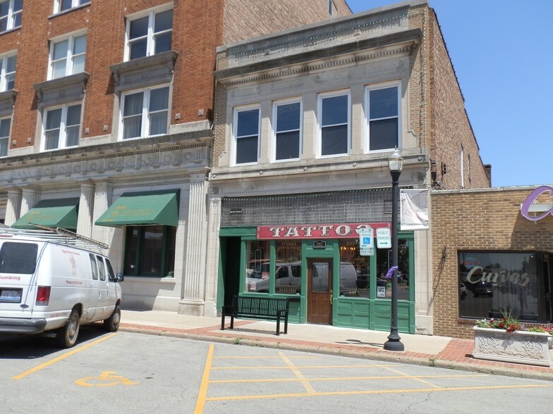 202 Public Sq, Benton, IL for sale - Primary Photo - Image 1 of 1
