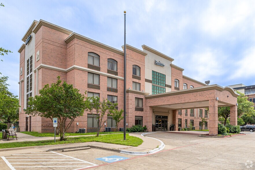 4960 Arapaho Rd, Addison, TX for sale - Primary Photo - Image 1 of 1