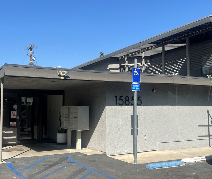 15855 Edna Pl, Irwindale, CA for lease - Building Photo - Image 1 of 4