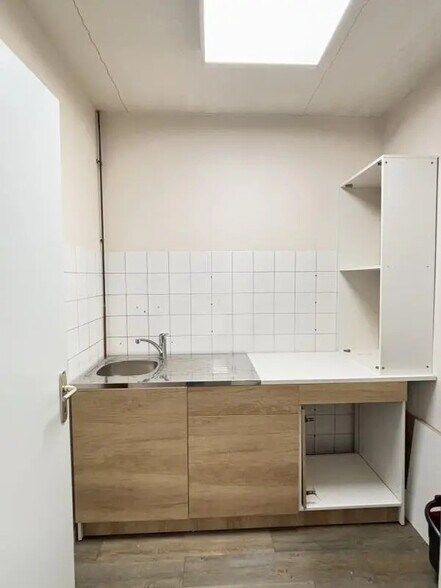 Retail in Vayres for lease - Interior Photo - Image 3 of 11