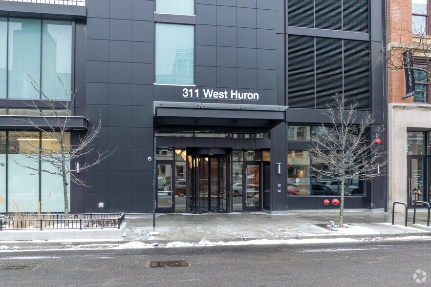 311 W Huron St, Chicago, IL for lease - Building Photo - Image 3 of 12