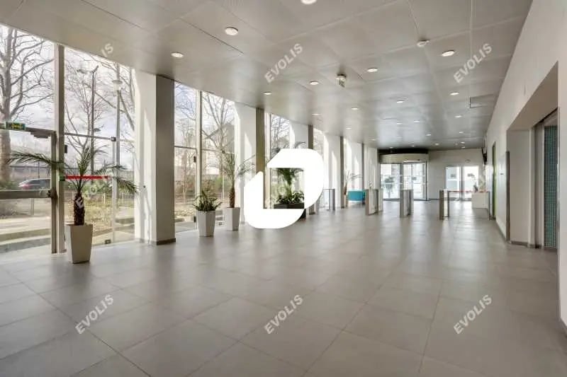 Office in Pantin for sale - Lobby - Image 3 of 19