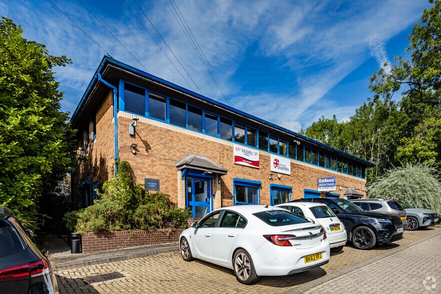 Roydsdale Way, Bradford for lease - Primary Photo - Image 1 of 9