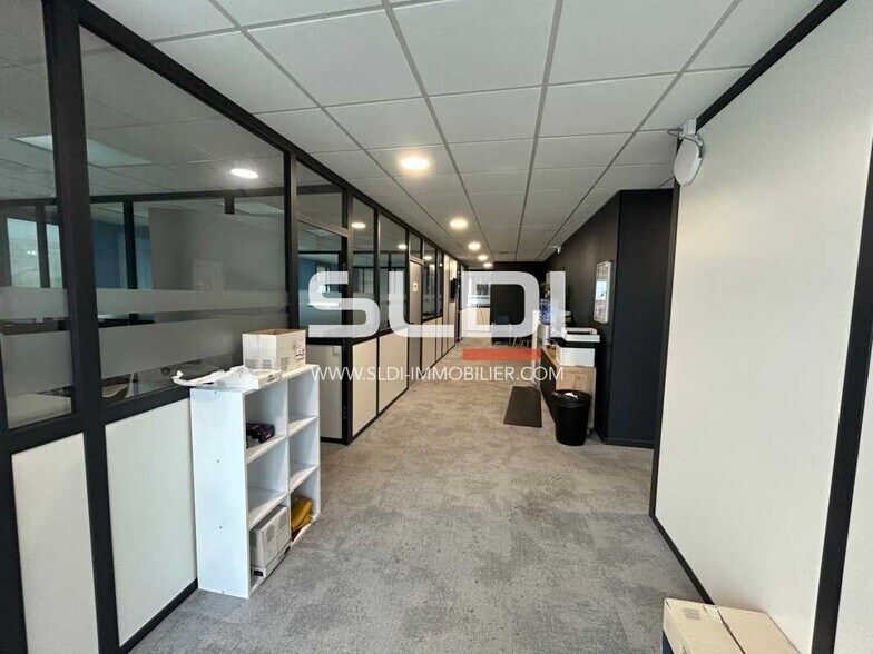 Office in Limas for lease - Interior Photo - Image 1 of 10