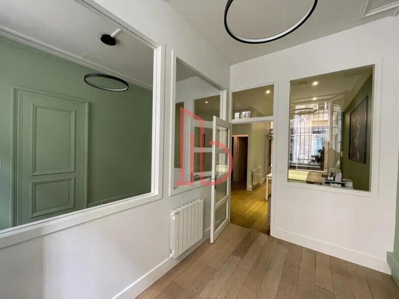 Office in Bordeaux for sale - Interior Photo - Image 1 of 8