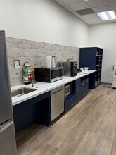 6518 Meadowridge Rd, Elkridge, MD for lease Interior Photo- Image 2 of 4