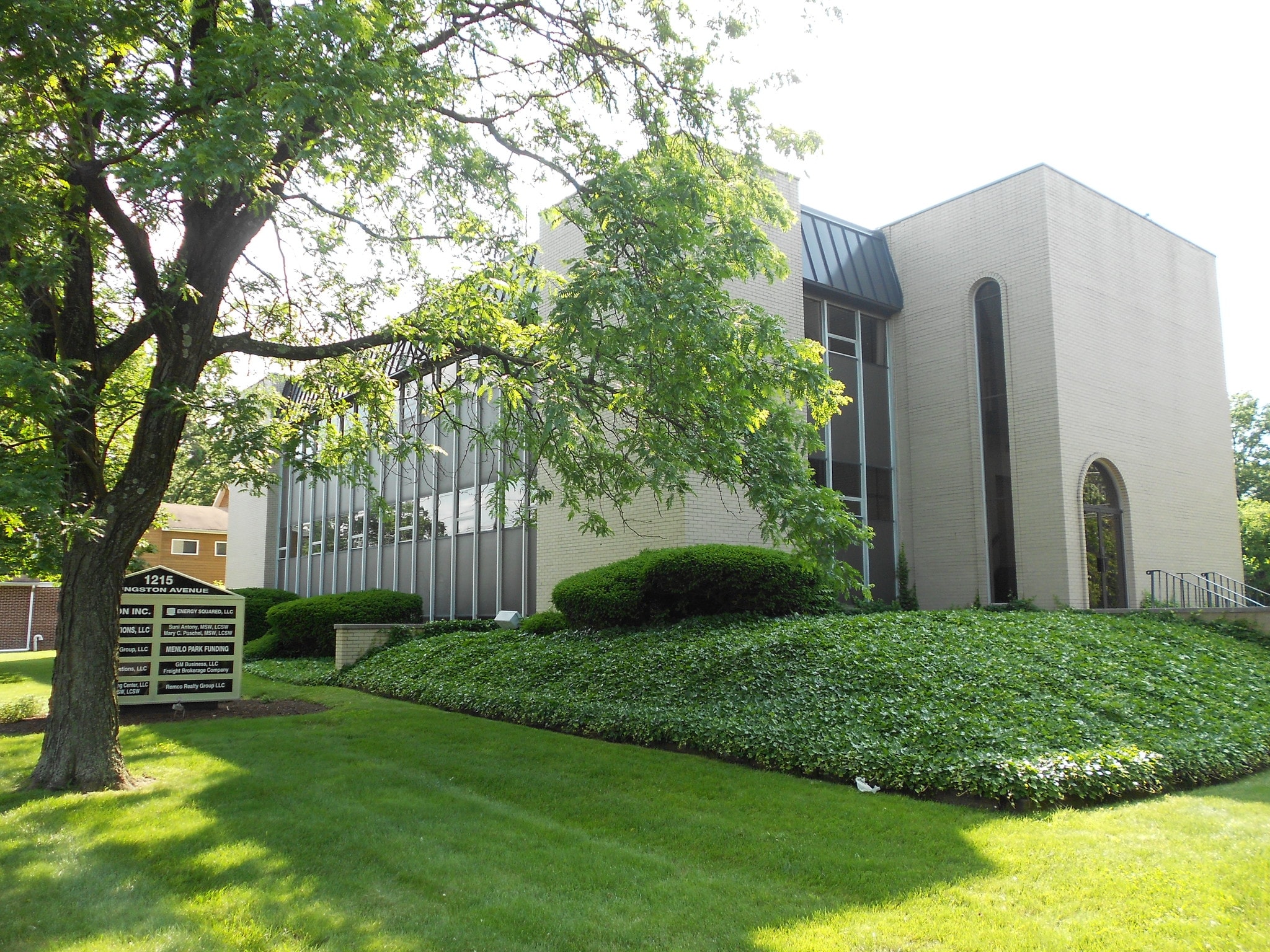 1215 Livingston Ave, North Brunswick, NJ for lease Building Photo- Image 1 of 2