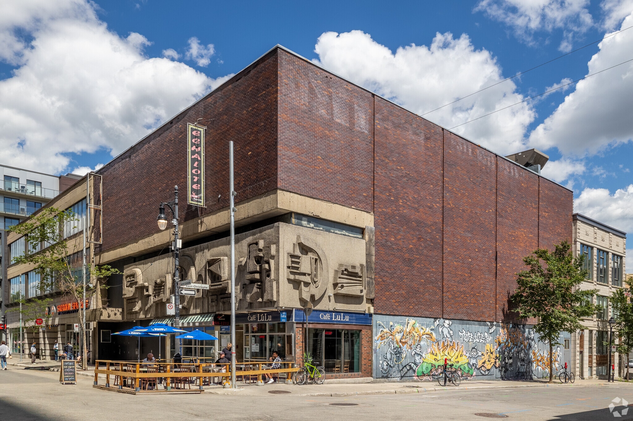 852-858 Rue Sainte-Catherine E, Montréal, QC for sale Primary Photo- Image 1 of 1