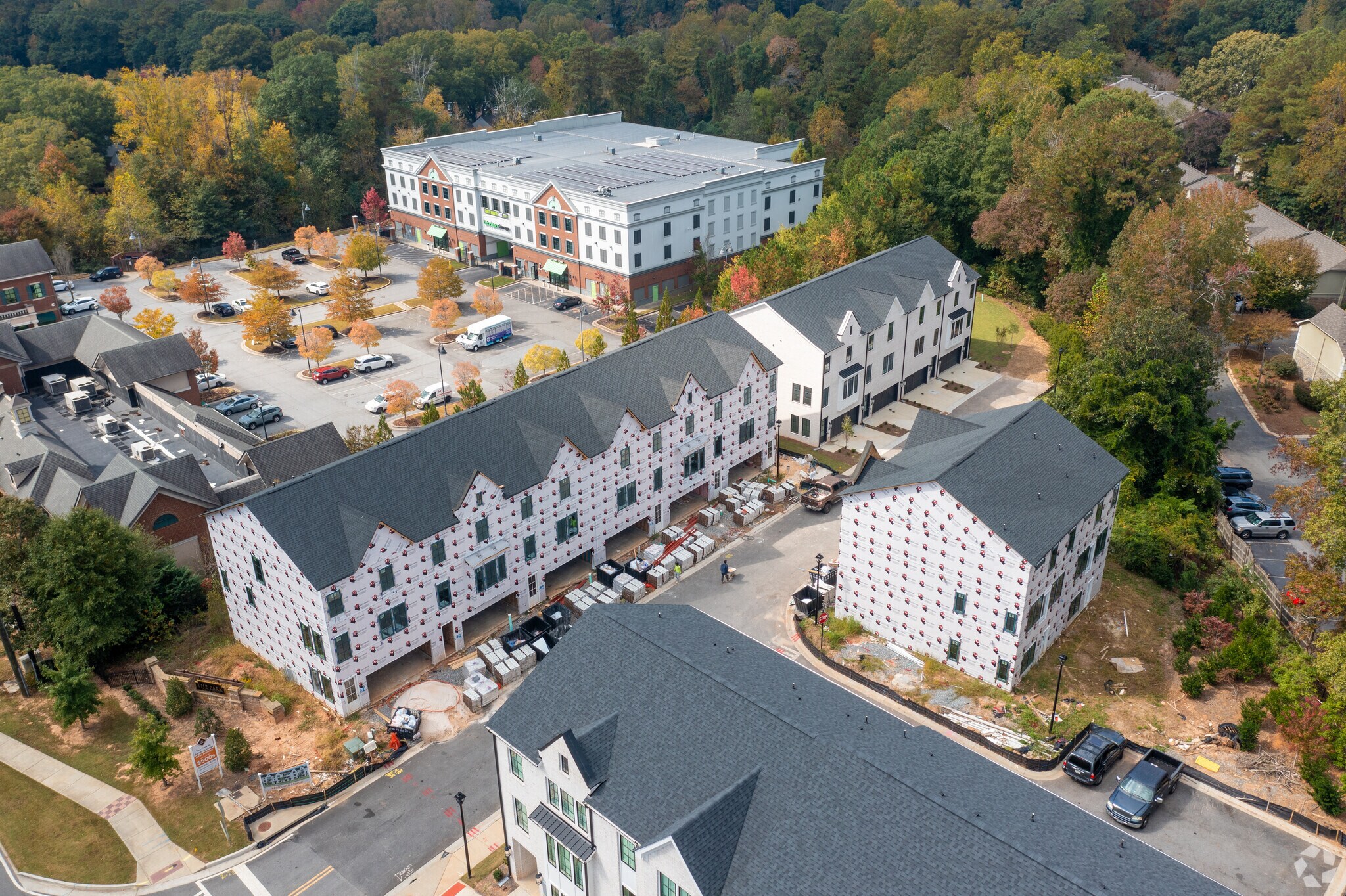 6780 Roswell Rd NE, Sandy Springs, GA for lease Primary Photo- Image 1 of 4