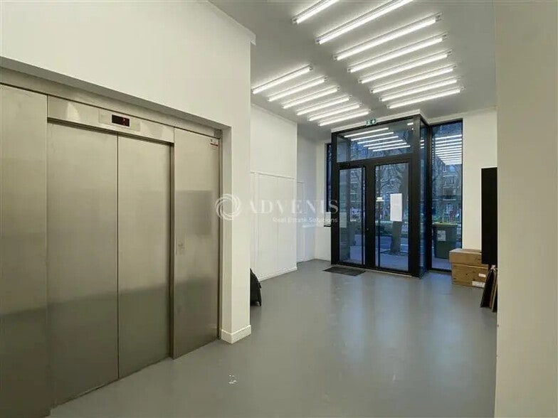 Office in Montrouge for lease - Lobby - Image 2 of 5