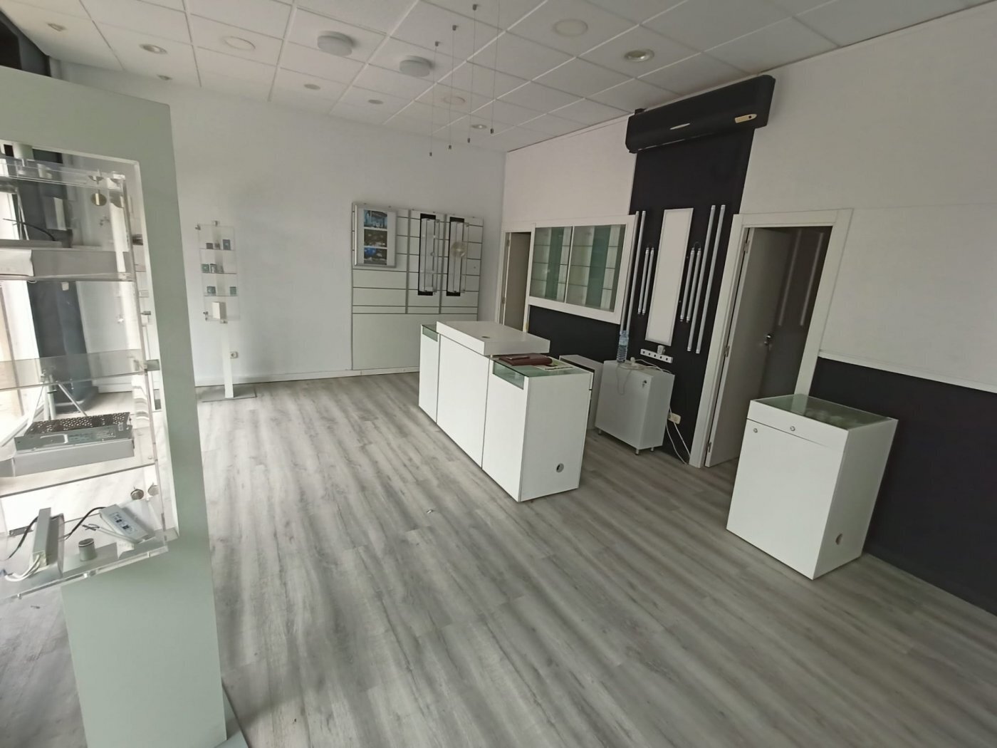 Retail in Cáceres for sale Building Photo- Image 1 of 16