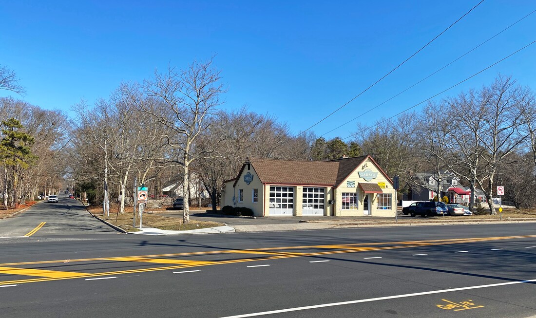 945 Middle Country Rd, Saint James, NY 11780