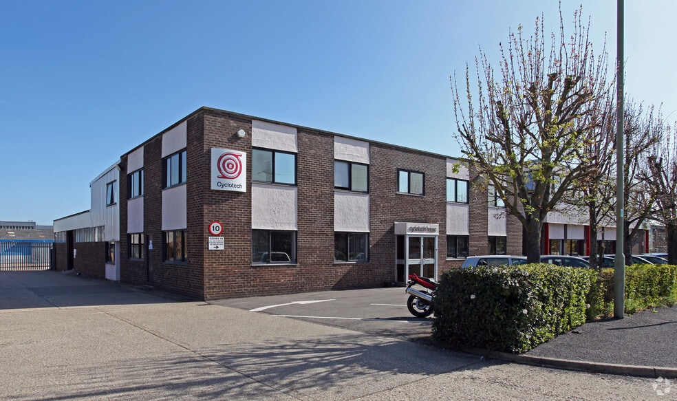 Armstrong Rd, Basingstoke for sale - Primary Photo - Image 1 of 1
