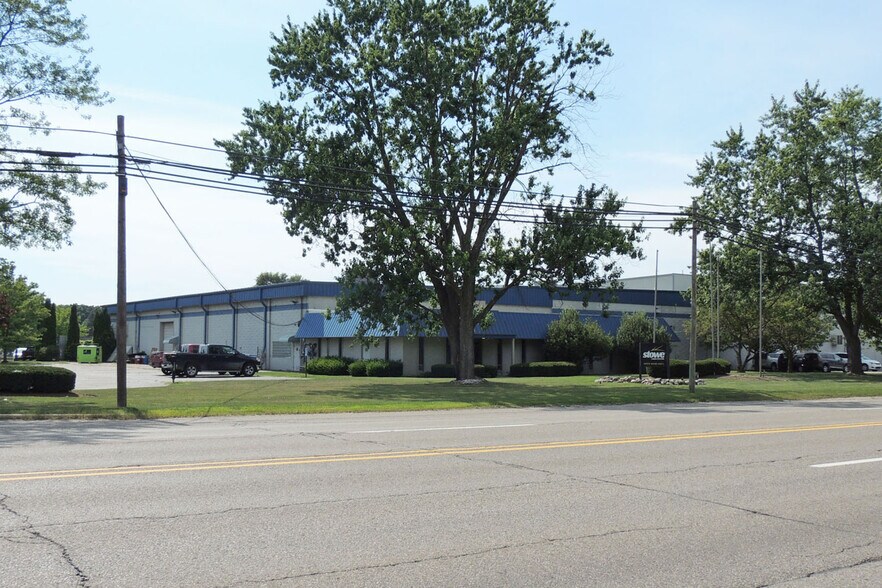 10375 Dixie Hwy, Davisburg, MI for lease - Building Photo - Image 3 of 5