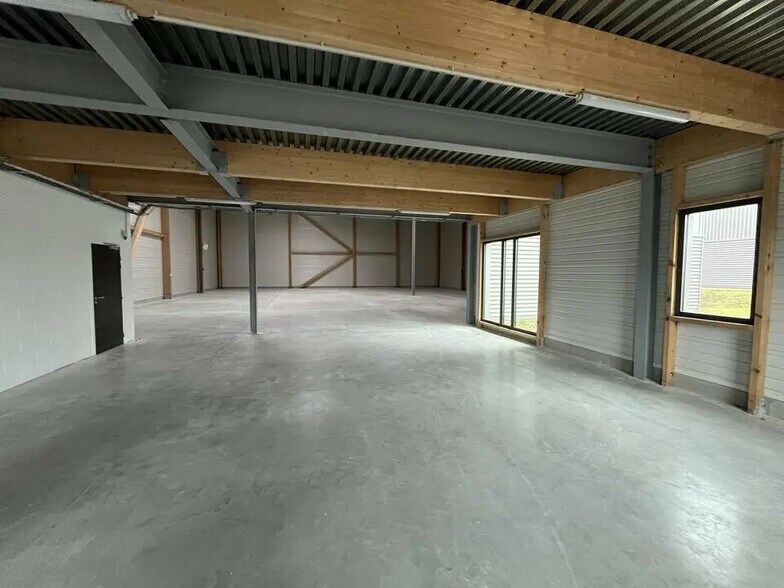 Flex in Courtry for sale - Interior Photo - Image 3 of 8