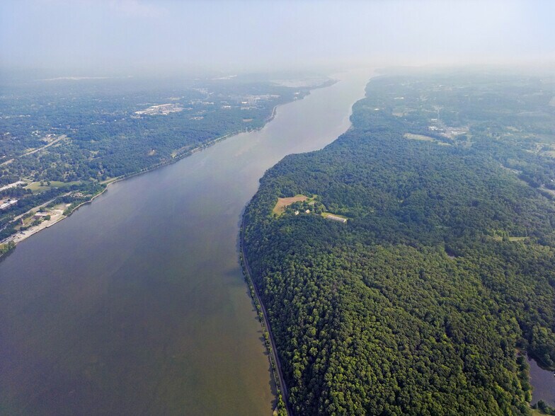 200 Blue Point Rd, Highland, NY 12528 Hudson River Village