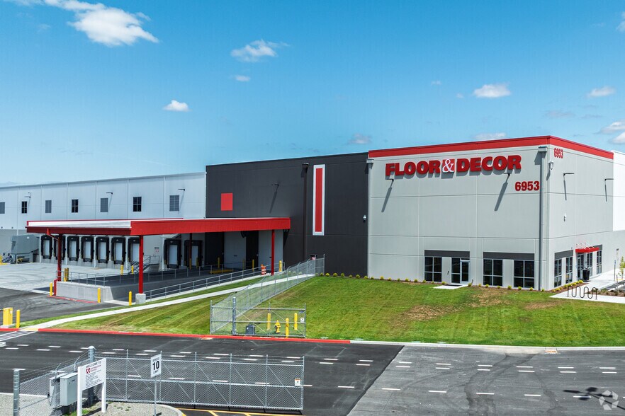 17819 Canyon Rd E, Puyallup, WA for lease - Primary Photo - Image 1 of 9