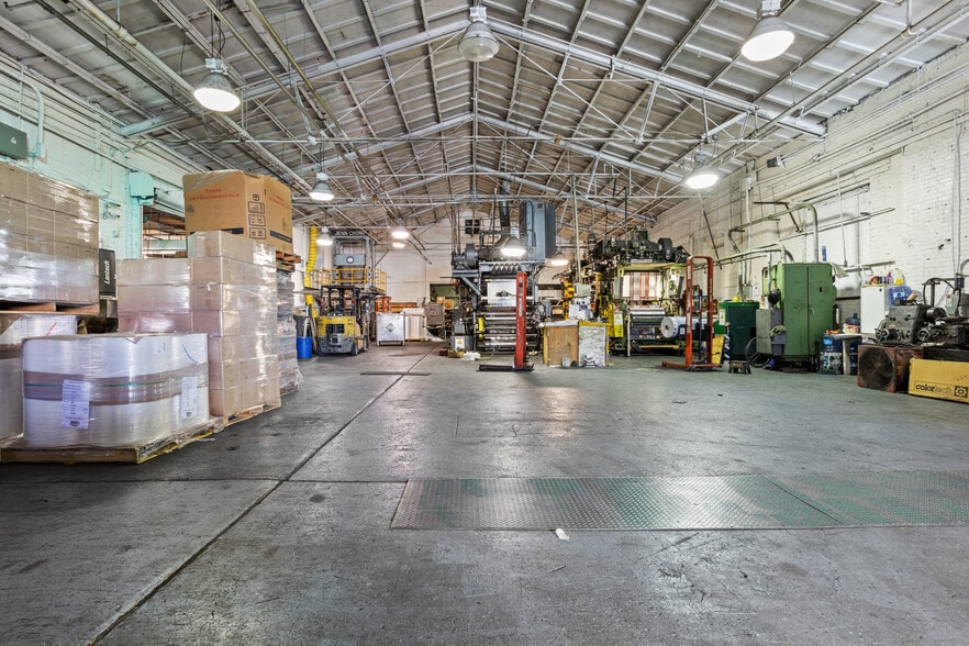 162 25th St, Brooklyn, NY for lease - Interior Photo - Image 1 of 5