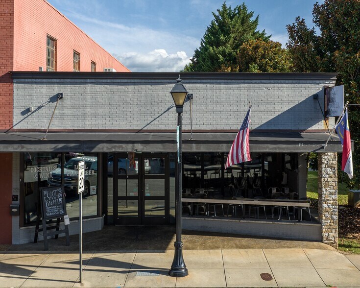 77 E Main St, Franklin, NC for sale - Building Photo - Image 1 of 1