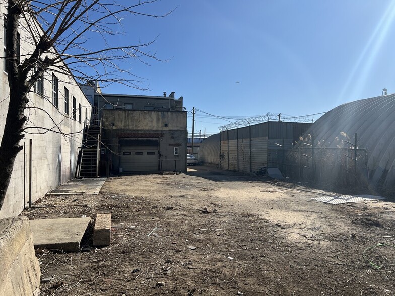 4234 Industrial Pl, Island Park, NY for lease - Building Photo - Image 2 of 9