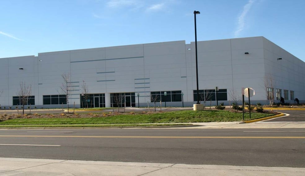 1001 Hampton Park Blvd, Capitol Heights, MD for lease - Building Photo - Image 2 of 6