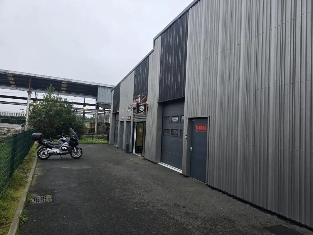 Flex in Pessac for lease Building Photo- Image 1 of 9