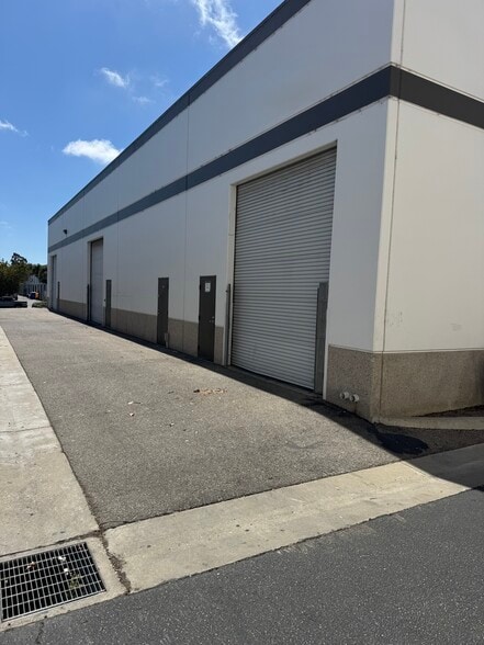 1980 Goodyear Ave, Ventura, CA for lease - Building Photo - Image 2 of 13