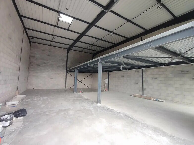 Flex in Villette-d'Anthon for sale - Interior Photo - Image 3 of 9