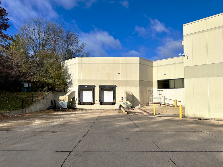 2181 Logan Ave, Waterloo, IA for sale - Building Photo - Image 3 of 5